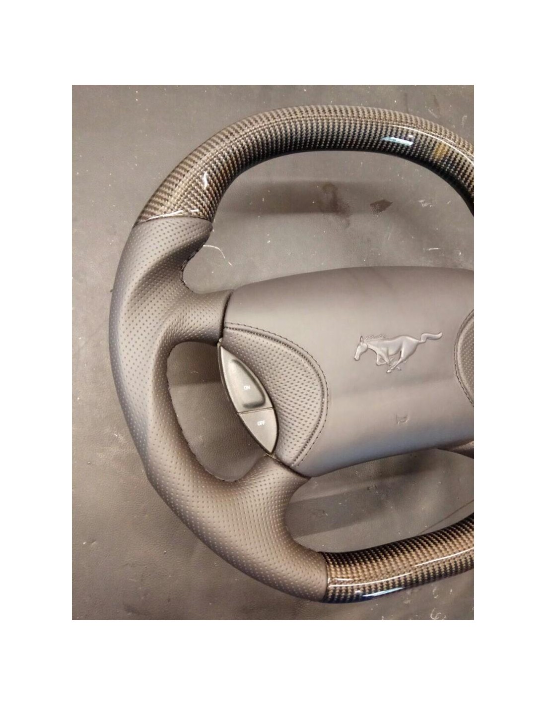  - Steering Wheels - Ford Mustang 1999-2005 Stuur Carbon Leer - 1 - Upgrade je Ford Mustang (1999-2005) met ons carbon lederen s