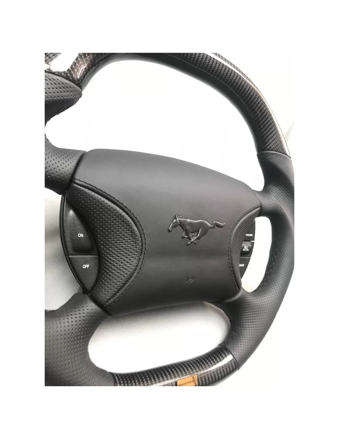  - Steering Wheels - Volante do Ford Mustang em pele de carbono - 5 - Transforme o seu Ford Mustang com o nosso volante de couro