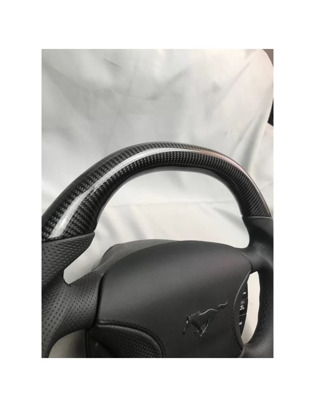  - Steering Wheels - Volante do Ford Mustang em pele de carbono - 7 - Transforme o seu Ford Mustang com o nosso volante de couro