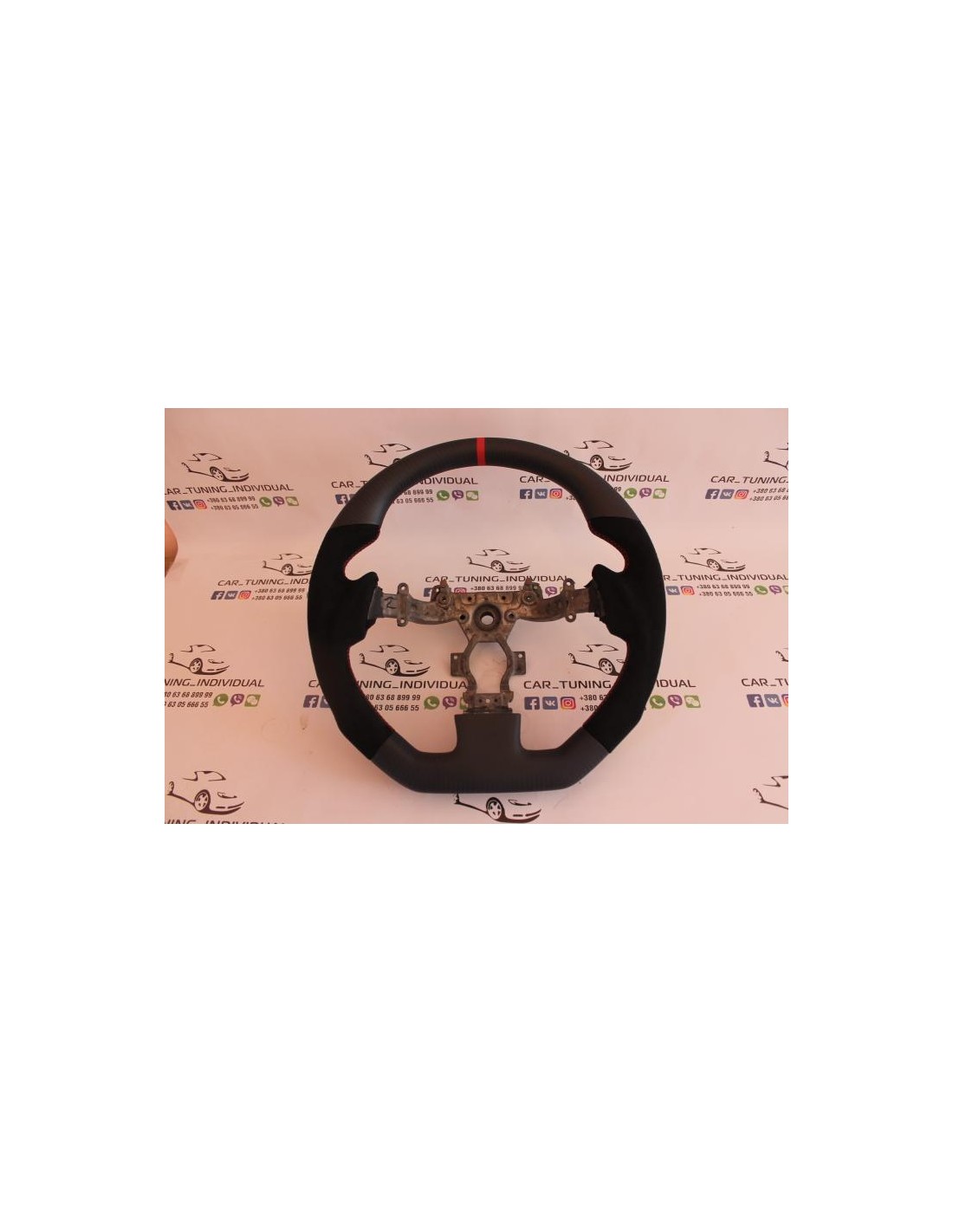  - Steering Wheels - Volante Nissan GT-R Carbono Alcantara - 1 - Eleve a sua experiência de condução com o Volante Nissan GT-R C