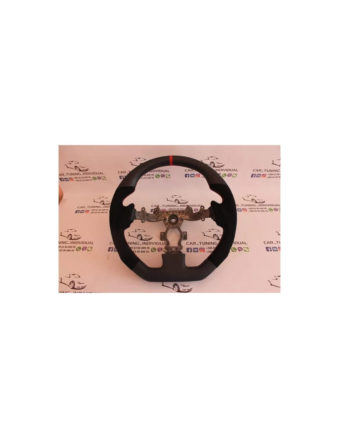  - Steering Wheels - Volante Nissan GT-R Carbono Alcantara - 1 - Eleve a sua experiência de condução com o Volante Nissan GT-R C