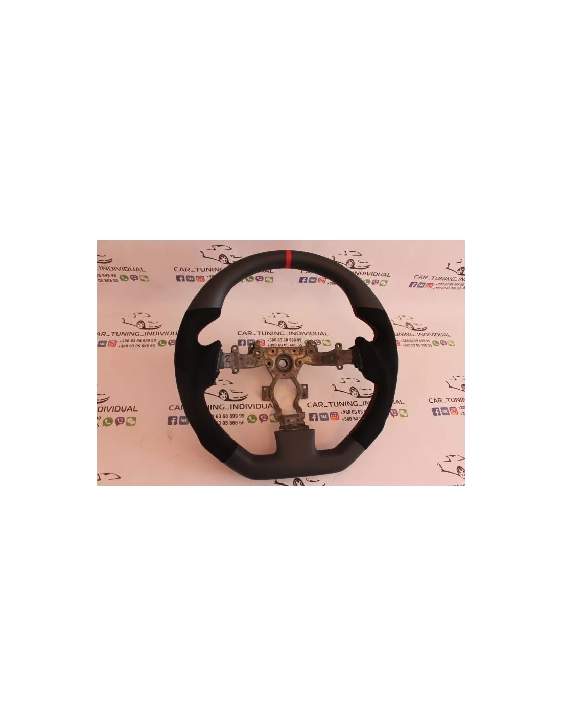  - Steering Wheels - Volante Nissan GT-R Carbono Alcantara - 8 - Eleve a sua experiência de condução com o Volante Nissan GT-R C