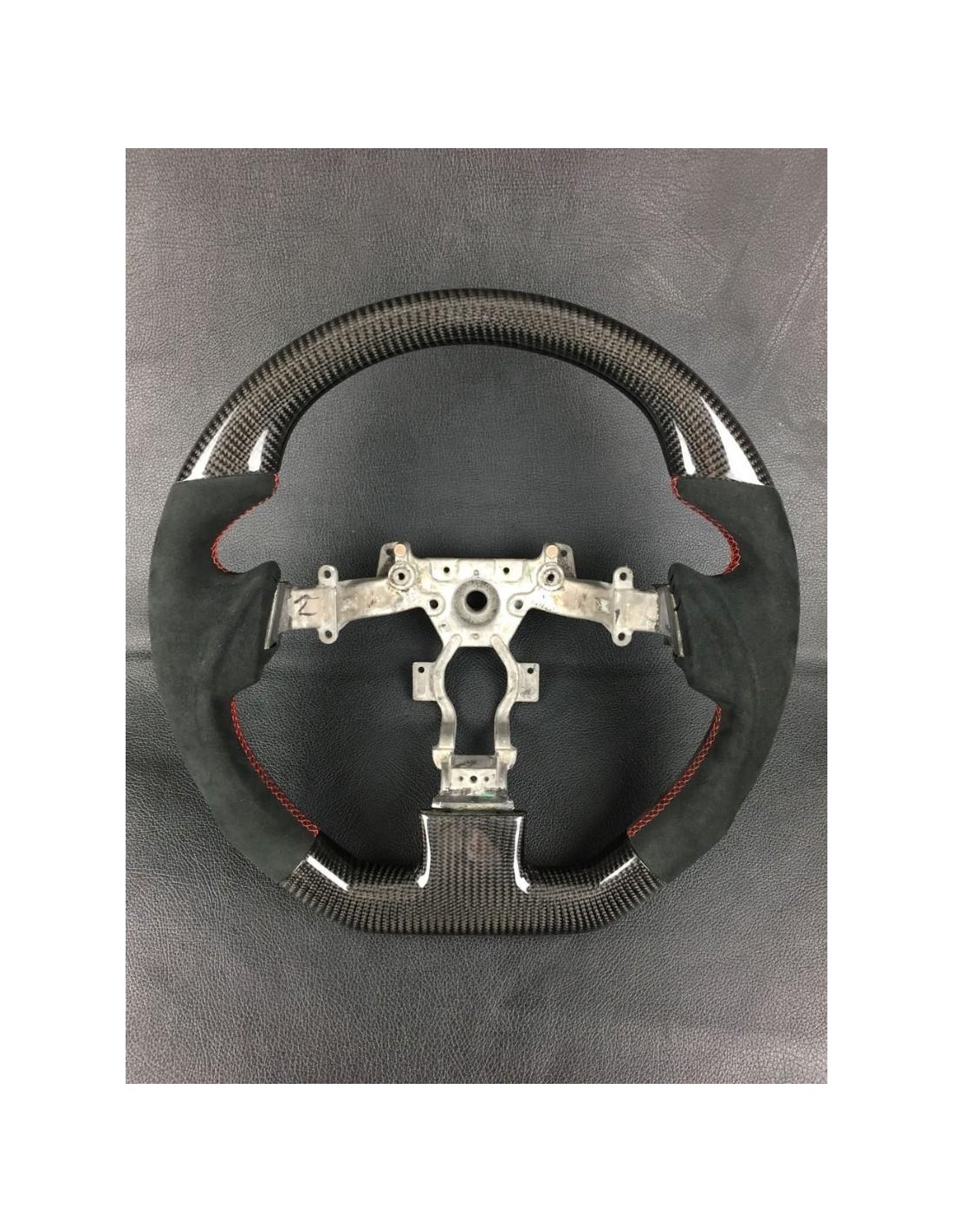 - Steering Wheels - Nissan GT-R Ratt i kolfiber Alcantara - 1 - Förbättra din Nissan GT-R med denna premiumratt i kolalcantara - Steering Wheels - Nissan GT-R Ratt i kolfiber Alcantara - 1 - Förbättra din Nissan GT-R med denna premiumratt i kolalcantara