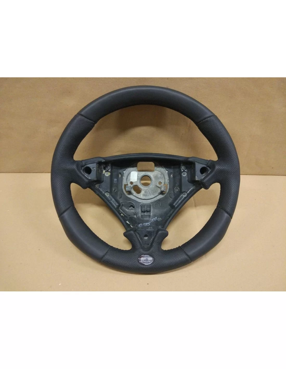 - Volant - Volant de direction Porsche Cayenne en cuir - 1 - Améliorez votre Porsche Cayenne avec notre volant en cuir de haute - Volant - Volant de direction Porsche Cayenne en cuir - 1 - Améliorez votre Porsche Cayenne avec notre volant en cuir de haute