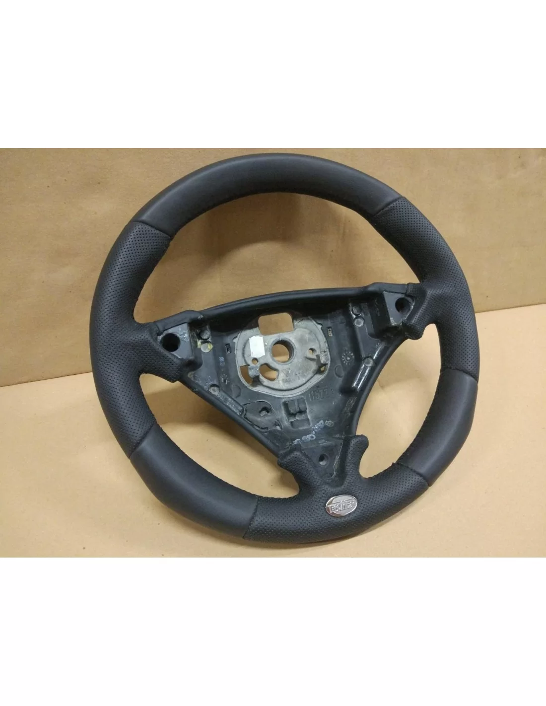 - Volant - Volant de direction Porsche Cayenne en cuir - 2 - Améliorez votre Porsche Cayenne avec notre volant en cuir de haute - Volant - Volant de direction Porsche Cayenne en cuir - 2 - Améliorez votre Porsche Cayenne avec notre volant en cuir de haute