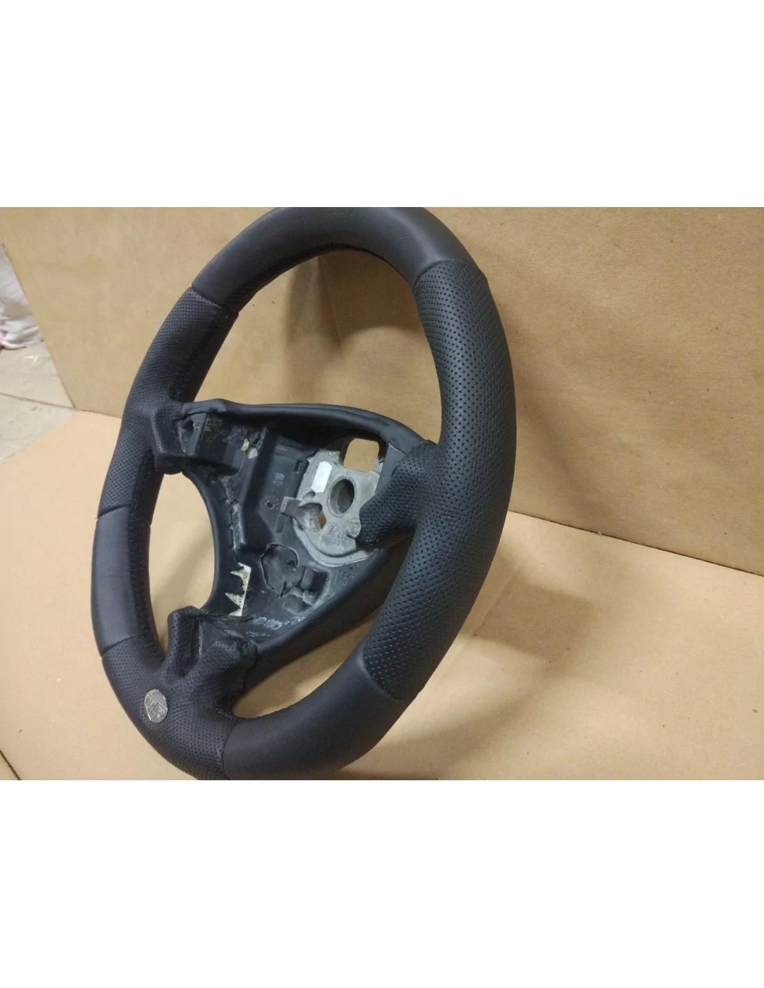 - Volant - Volant de direction Porsche Cayenne en cuir - 5 - Améliorez votre Porsche Cayenne avec notre volant en cuir de haute - Volant - Volant de direction Porsche Cayenne en cuir - 5 - Améliorez votre Porsche Cayenne avec notre volant en cuir de haute
