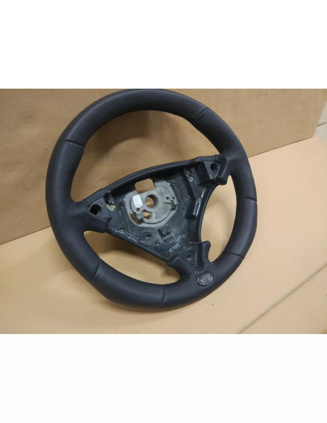 - Volant - Volant de direction Porsche Cayenne en cuir - 6 - Améliorez votre Porsche Cayenne avec notre volant en cuir de haute - Volant - Volant de direction Porsche Cayenne en cuir - 6 - Améliorez votre Porsche Cayenne avec notre volant en cuir de haute