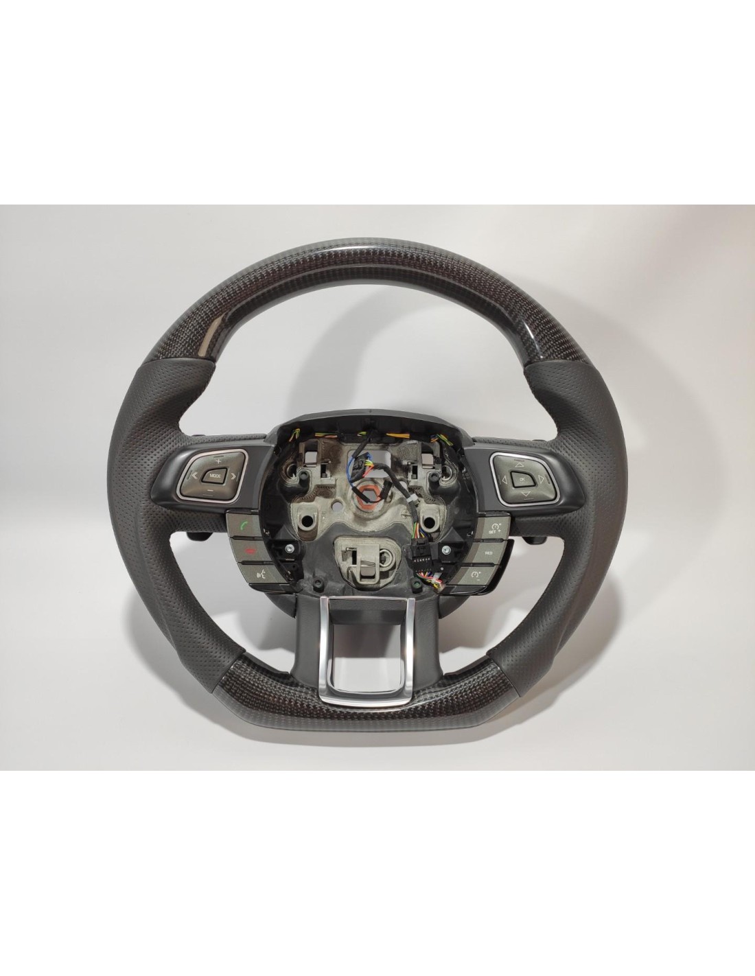  - Steering Wheels - 路虎-揽胜极光碳纤维真皮方向盘 - 1 - 为您的路虎揽胜极光配备碳纤维真皮方向盘，将时尚、舒适和性能完美融合，让您的每一次驾驶都更加出色！✉️✏️