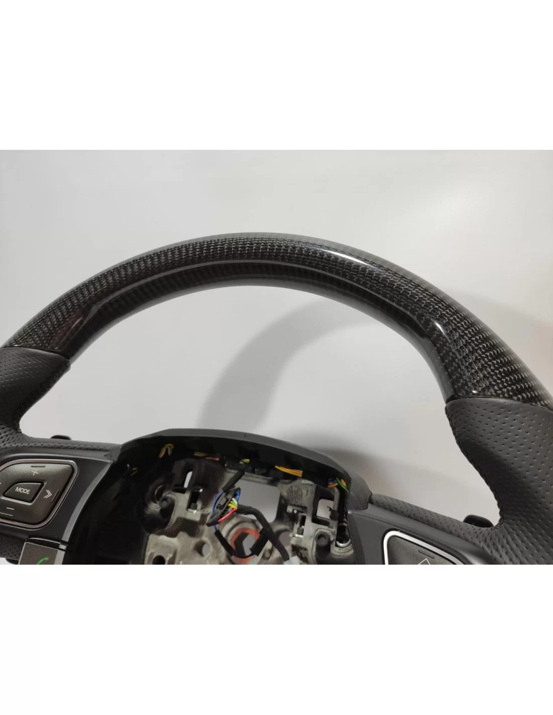 - Steering Wheels - Range Rover Evoque Ratt i kolfiberläder - 5 - Förbättra din Range Rover Evoque med en ratt i kolfiberläder   - Steering Wheels - Range Rover Evoque Ratt i kolfiberläder - 5 - Förbättra din Range Rover Evoque med en ratt i kolfiberläder