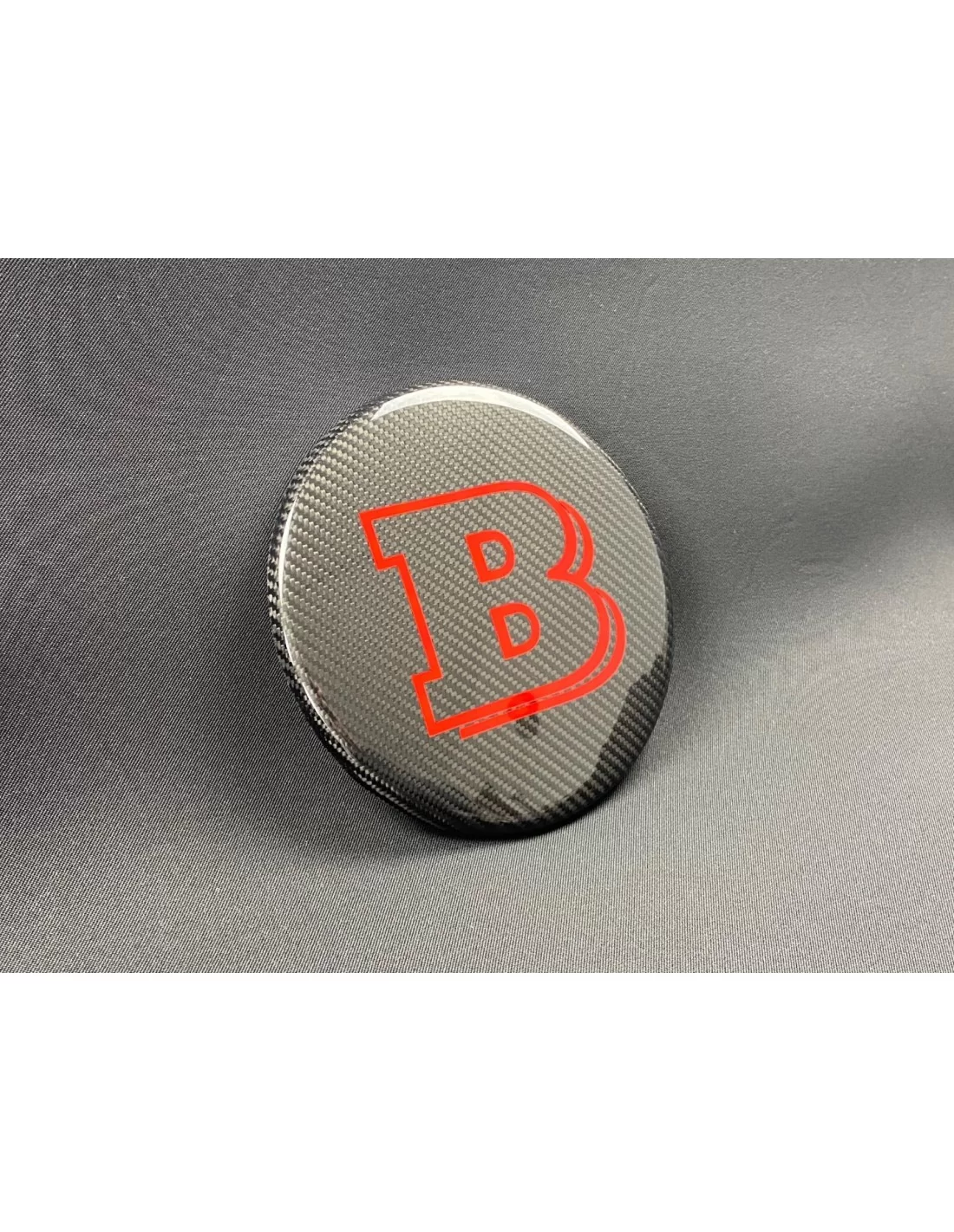 - Logos & Emblems - Carbon fiber voorgrille rood badge embleem logo Brabus voor Mercedes-Benz G-Wagon G-Klasse W463 - 7 - Upgra  - Logos & Emblems - Carbon fiber voorgrille rood badge embleem logo Brabus voor Mercedes-Benz G-Wagon G-Klasse W463 - 7 - Upgra