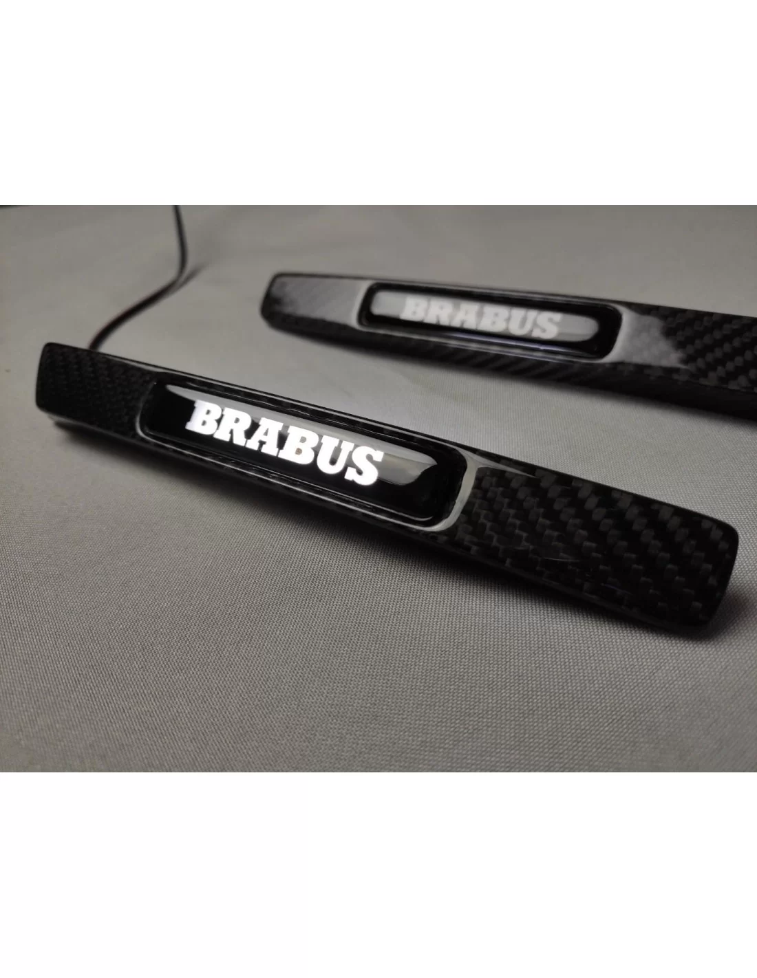 - logo & Emblems - Podświetlane błotniki boczne z włókna węglowego Brabus Widestar Mercedes G-Class W463 - 7 - Wzbogać swojego 