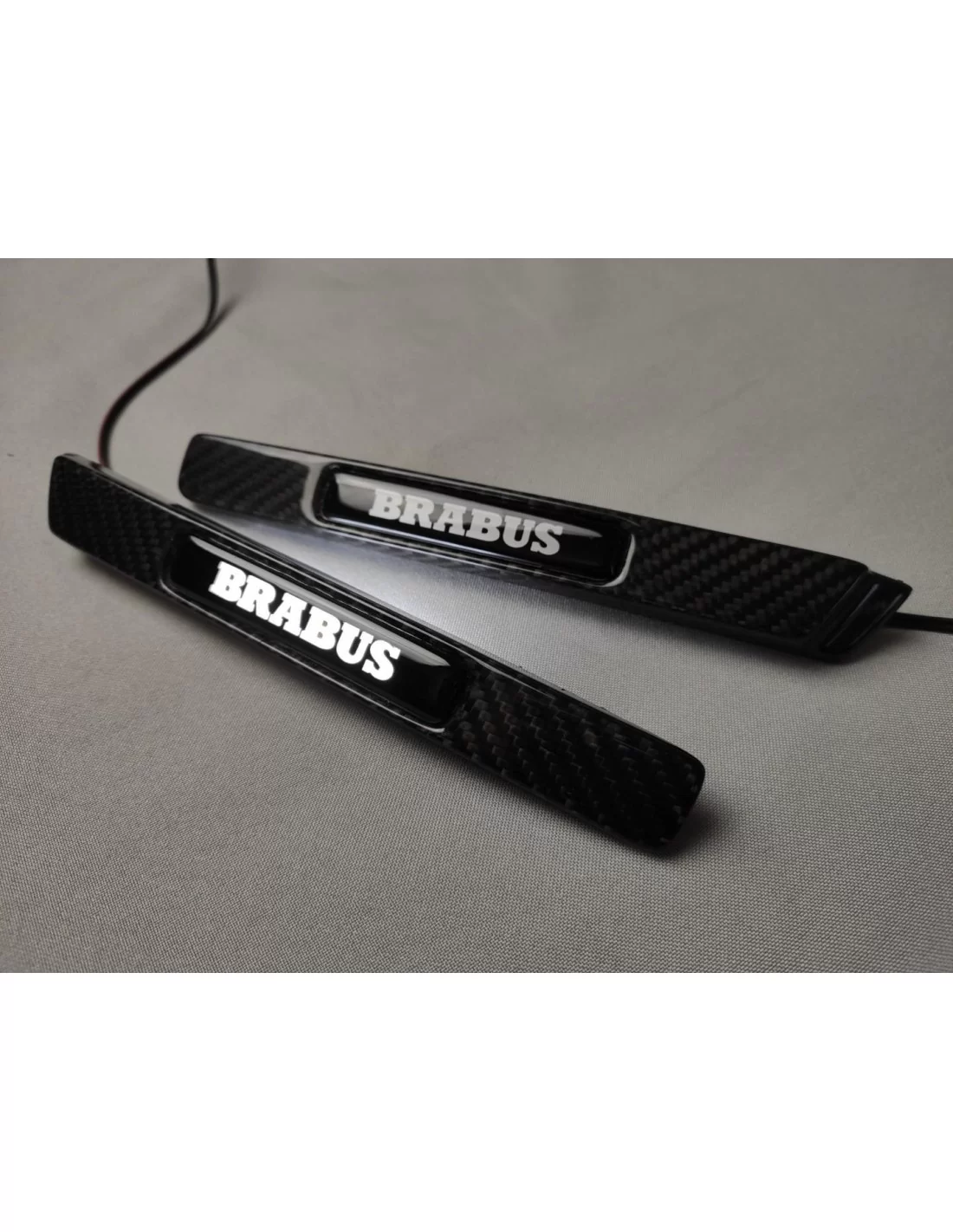 - logo & Emblems - Карбонові вставки Brabus Widestar зі світлодіодним підсвічуванням на крилах Mercedes G-Class W463 - 9 - Прик  - logo & Emblems - Карбонові вставки Brabus Widestar зі світлодіодним підсвічуванням на крилах Mercedes G-Class W463 - 9 - Прик