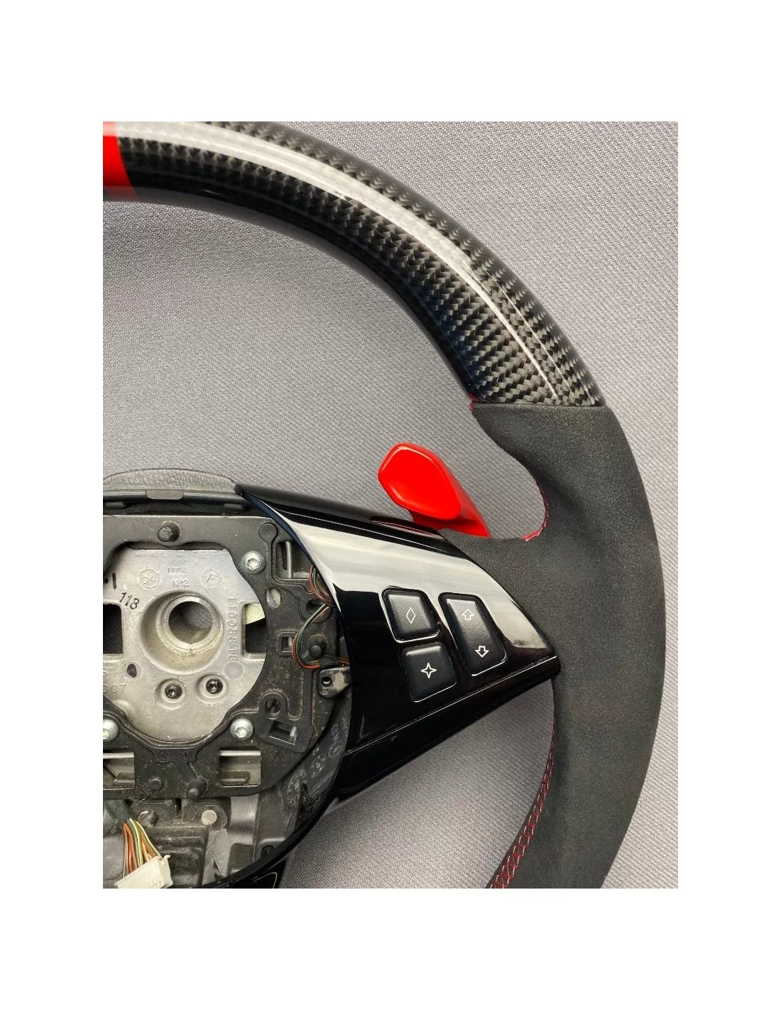 - Volante - BMW E60 E63 E61 Volante in carbonio Alcantara - 2 - Migliora la tua esperienza di guida con il volante in carbonio - Volante - BMW E60 E63 E61 Volante in carbonio Alcantara - 2 - Migliora la tua esperienza di guida con il volante in carbonio
