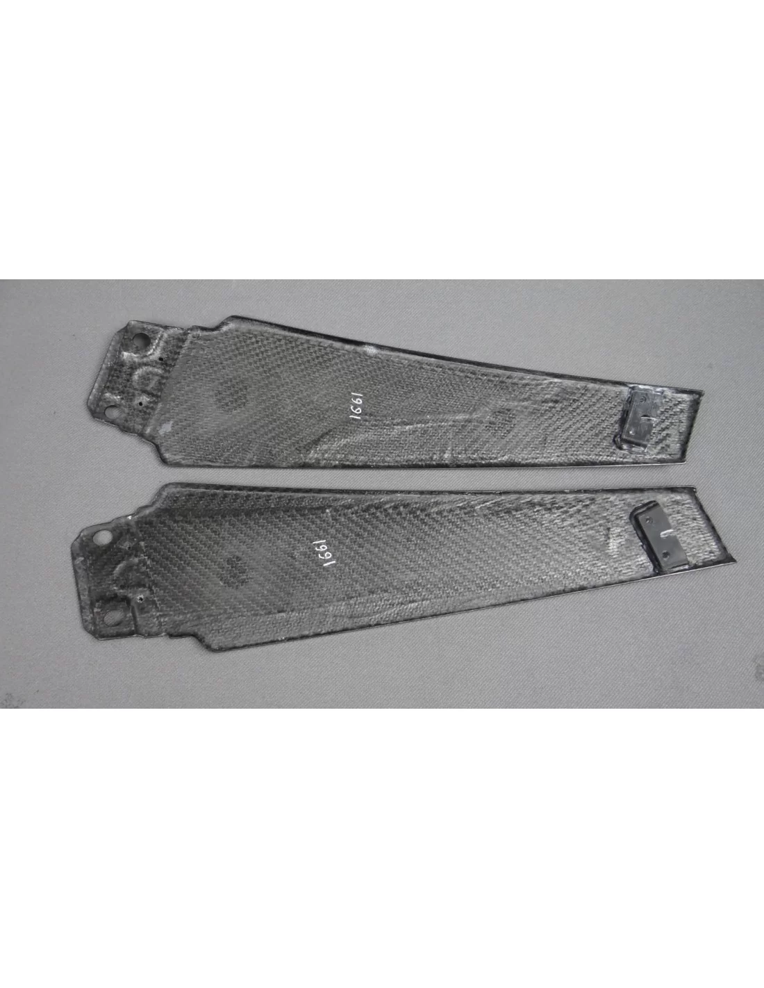 - Maserati - Maserati Quattroporte Ghibli 14-15 Guarnições de carbono dos pilares - 11 - Eleve o interior do seu Maserati Quatt  - Maserati - Maserati Quattroporte Ghibli 14-15 Guarnições de carbono dos pilares - 11 - Eleve o interior do seu Maserati Quatt