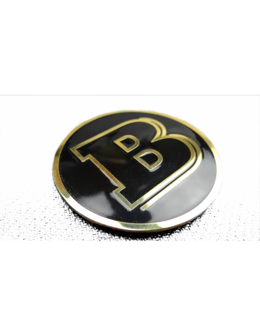 - logo & Emblems - Złota plakietka na maskę Mercedes-Benz W463 G-Class 57mm - 2 - Ulepsz swoją Klasę G dzięki tej 57-milimetrow  - logo & Emblems - Złota plakietka na maskę Mercedes-Benz W463 G-Class 57mm - 2 - Ulepsz swoją Klasę G dzięki tej 57-milimetrow