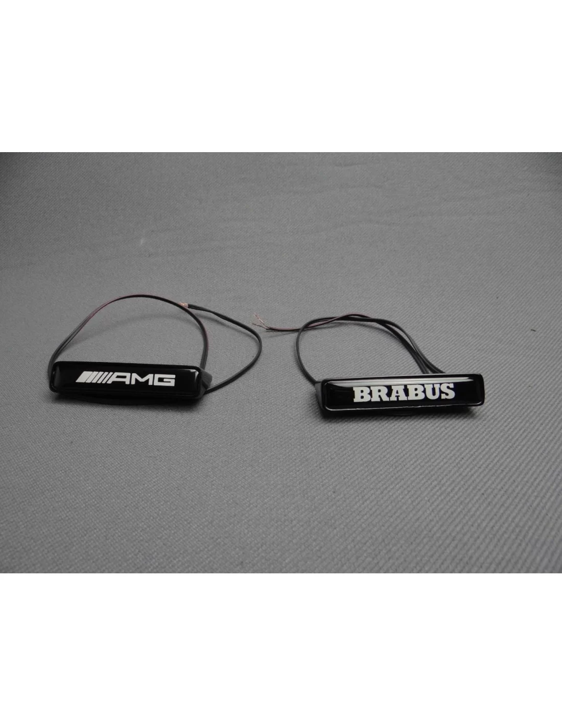 - logo & Emblems - Mercedes-Benz Classe G W463 Griglia anteriore a led illuminata Logo Badge - 3 - Acquista la splendida grigli  - logo & Emblems - Mercedes-Benz Classe G W463 Griglia anteriore a led illuminata Logo Badge - 3 - Acquista la splendida grigli
