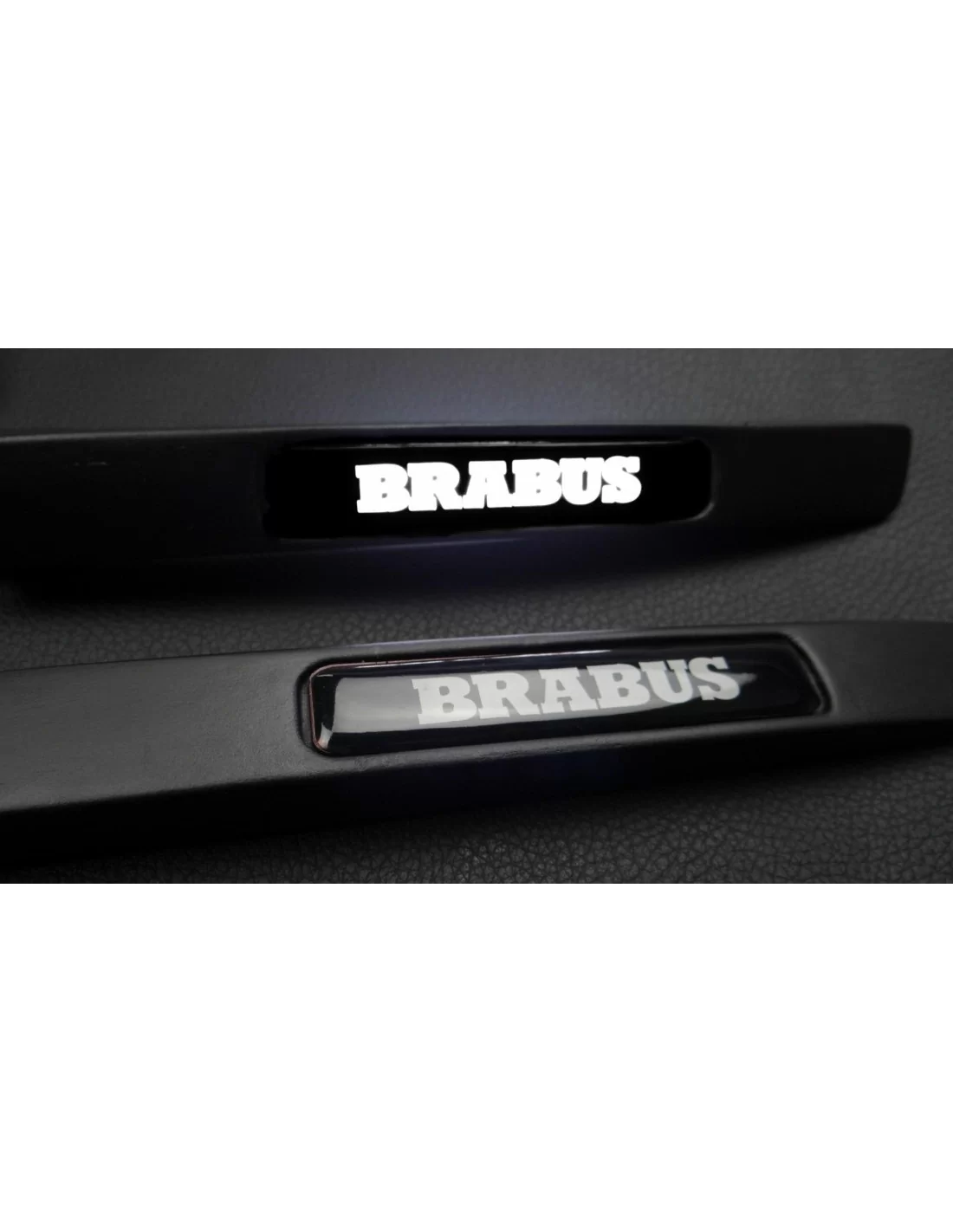  - logo & Emblems - Podświetlane błotniki boczne z włókna szklanego Brabus Widestar Mercedes G-Class W463 - 4 - Wzbogać swojego 