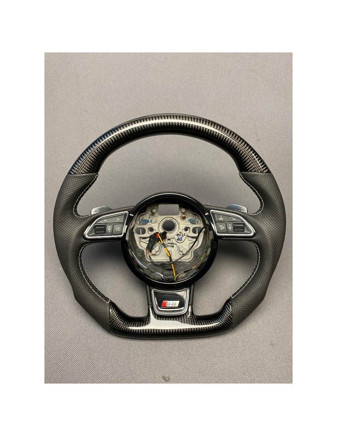 - Steering Wheels - Audi S8 Stuur Carbon Leer - 1 - Bestel het Audi S8 Stuur Carbon Leer bij Tuneverse! Verfraai je interieur m  - Steering Wheels - Audi S8 Stuur Carbon Leer - 1 - Bestel het Audi S8 Stuur Carbon Leer bij Tuneverse! Verfraai je interieur m