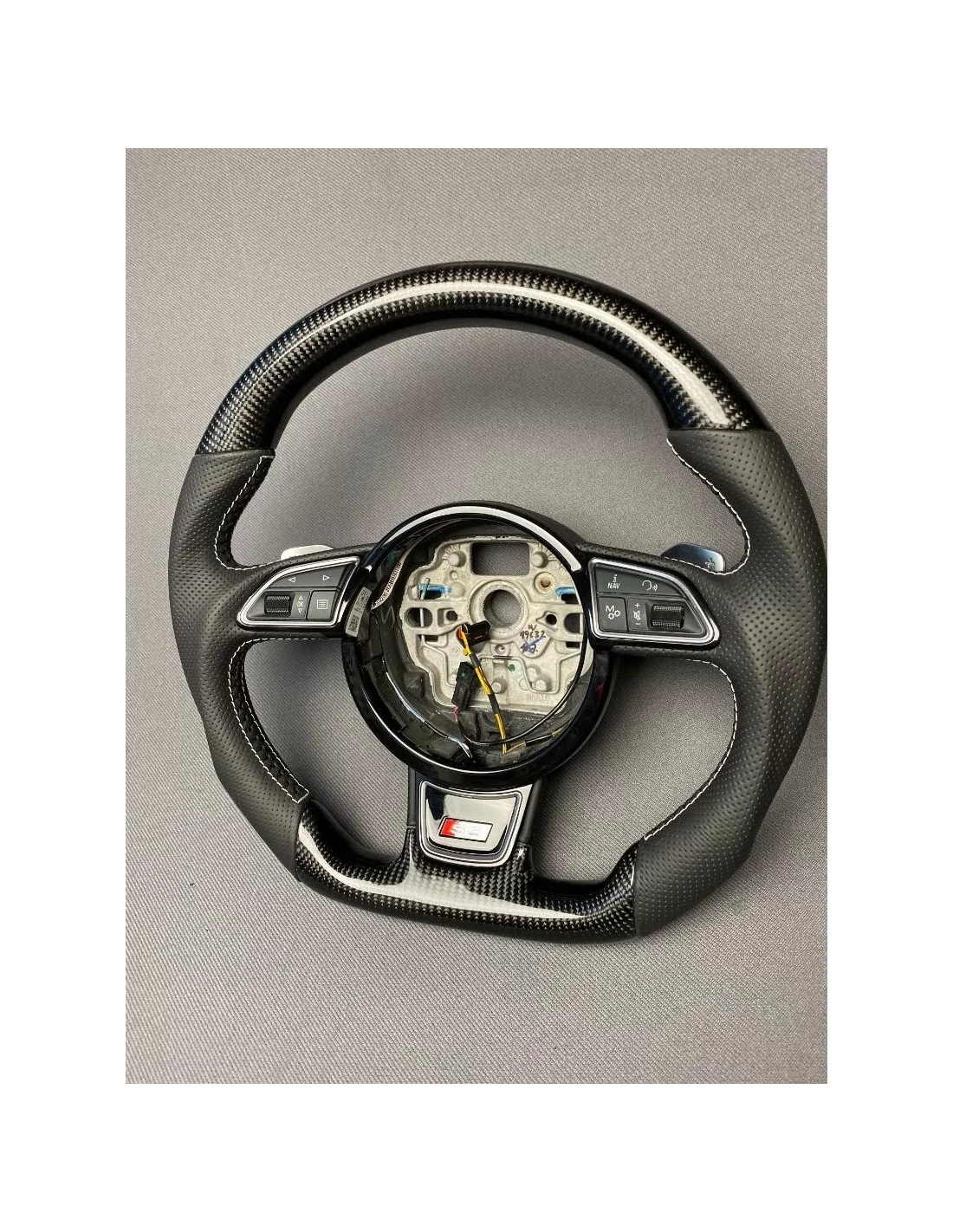  - Lenkräder - Audi S8 Lenkrad Carbon Leder - 2 - Audi S8 Lederlenkrad Carbon bei Tuneverse bestellen! Erhöhen Sie Ihr Interieur