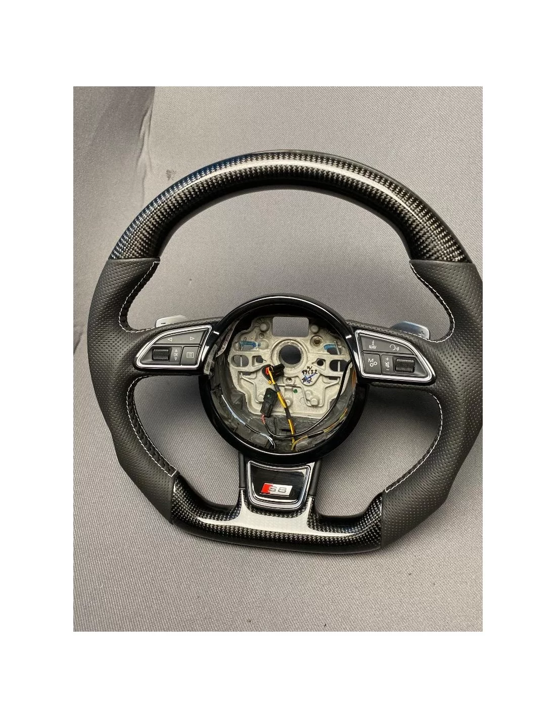 - Steering Wheels - Audi S8 Stuur Carbon Leer - 3 - Bestel het Audi S8 Stuur Carbon Leer bij Tuneverse! Verfraai je interieur m  - Steering Wheels - Audi S8 Stuur Carbon Leer - 3 - Bestel het Audi S8 Stuur Carbon Leer bij Tuneverse! Verfraai je interieur m