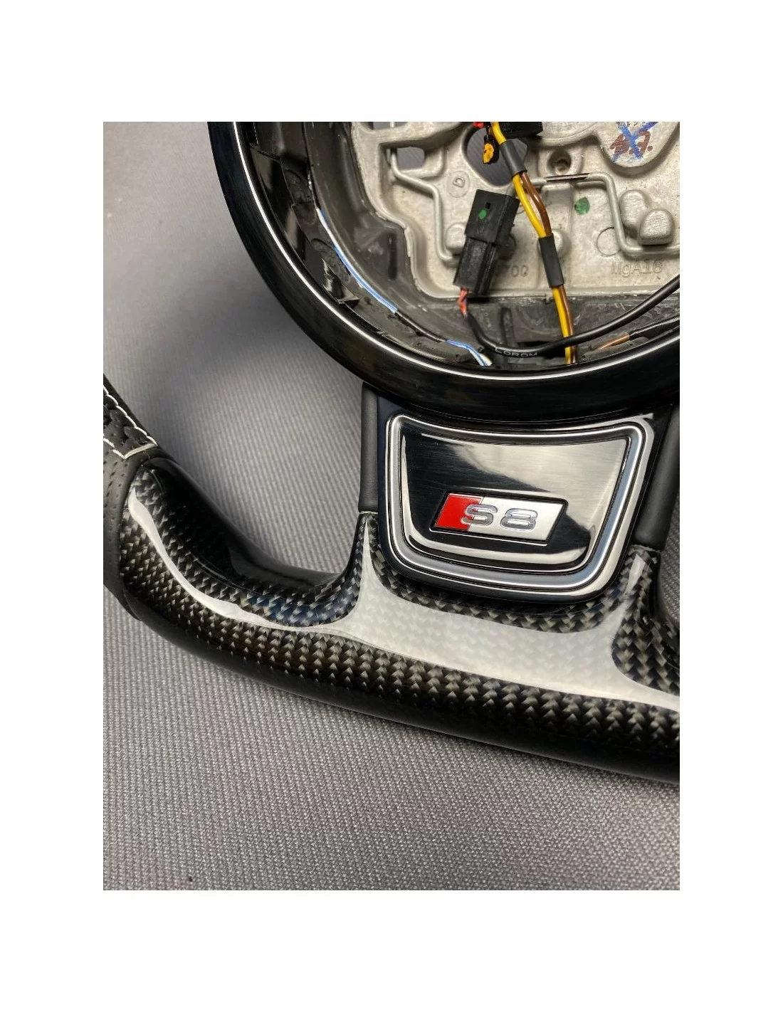 - Steering Wheels - Audi S8 Stuur Carbon Leer - 5 - Bestel het Audi S8 Stuur Carbon Leer bij Tuneverse! Verfraai je interieur m  - Steering Wheels - Audi S8 Stuur Carbon Leer - 5 - Bestel het Audi S8 Stuur Carbon Leer bij Tuneverse! Verfraai je interieur m