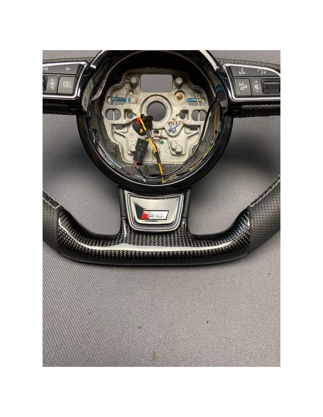 - Steering Wheels - Audi S8 Stuur Carbon Leer - 6 - Bestel het Audi S8 Stuur Carbon Leer bij Tuneverse! Verfraai je interieur m  - Steering Wheels - Audi S8 Stuur Carbon Leer - 6 - Bestel het Audi S8 Stuur Carbon Leer bij Tuneverse! Verfraai je interieur m