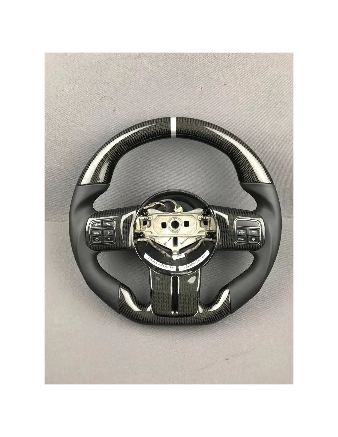  - Volant - Jeep Volant en cuir carbone - 1 - Transformez votre Jeep avec notre élégant volant en cuir carbone chez Tuneverse ! 