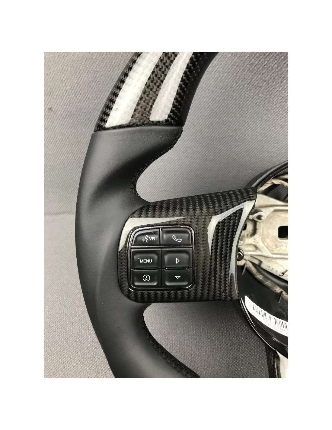  - Volante - Volante Jeep Cuero Carbono - 5 - Transforme su Jeep con nuestro elegante volante de cuero de carbono en Tuneverse. 