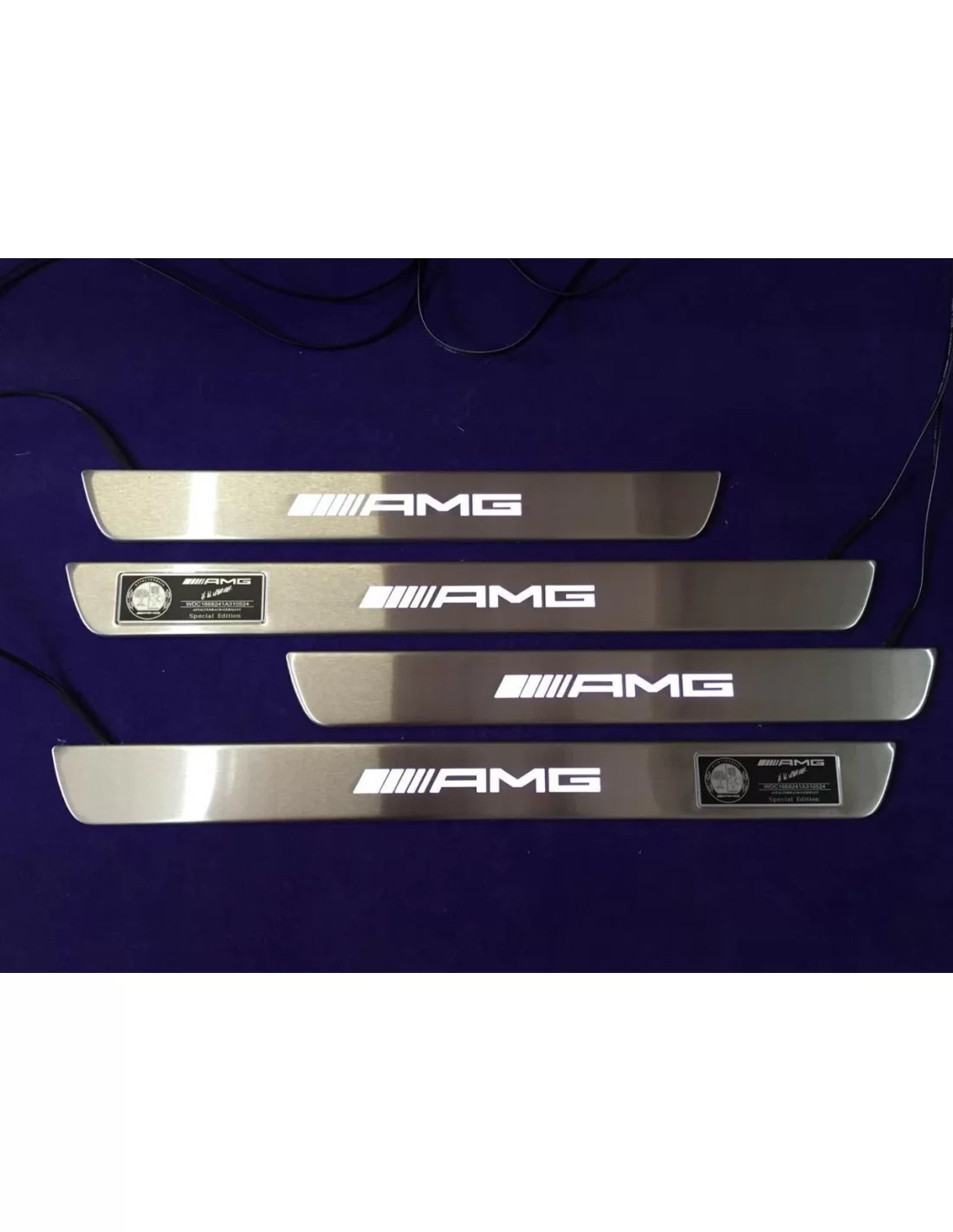 - logo & Emblems - Mercedes-Benz LED-beleuchtete Einstiegsleisten Set - 6 - Werten Sie Ihren Mercedes-Benz mit diesem stilvolle  - logo & Emblems - Mercedes-Benz LED-beleuchtete Einstiegsleisten Set - 6 - Werten Sie Ihren Mercedes-Benz mit diesem stilvolle