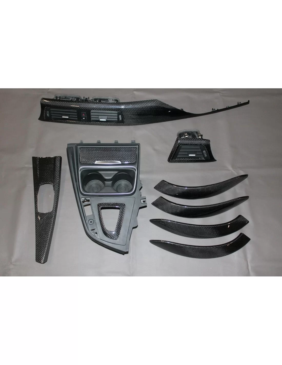 - BMW - BMW F30 Interieur Carbonleisten - 2 - Verwandeln Sie den Innenraum Ihres BMW F30 mit eleganten Karbonteilen, die für ei - BMW - BMW F30 Interieur Carbonleisten - 2 - Verwandeln Sie den Innenraum Ihres BMW F30 mit eleganten Karbonteilen, die für ei