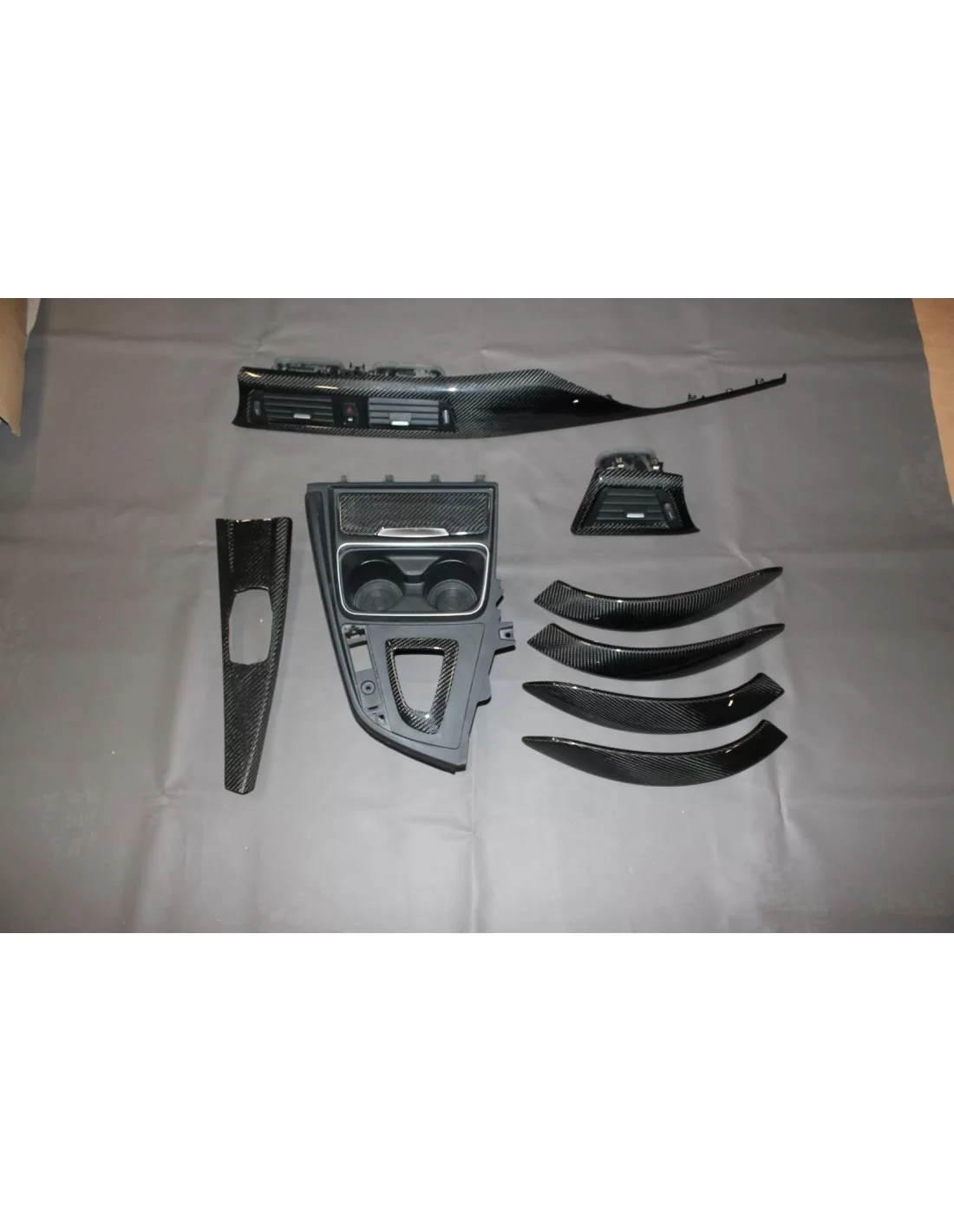 - BMW - BMW F30 Interieur Carbonleisten - 3 - Verwandeln Sie den Innenraum Ihres BMW F30 mit eleganten Karbonteilen, die für ei - BMW - BMW F30 Interieur Carbonleisten - 3 - Verwandeln Sie den Innenraum Ihres BMW F30 mit eleganten Karbonteilen, die für ei