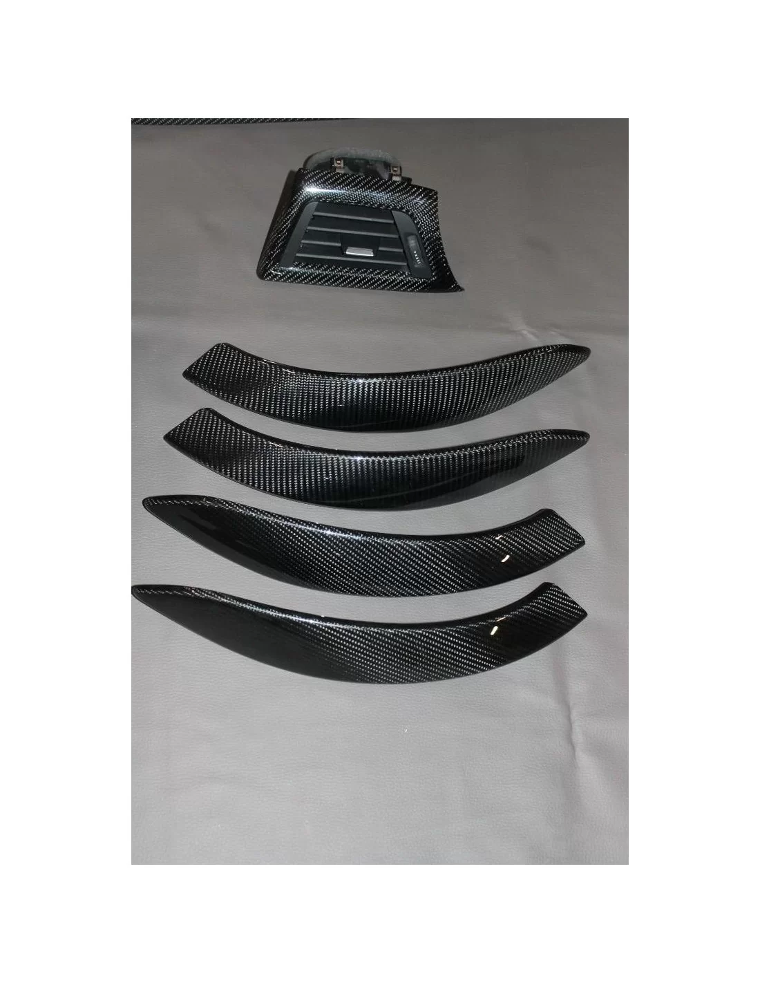  - BMW - BMW F30 Intérieur Carbone - 8 - Transformez l'intérieur de votre BMW F30 avec des garnitures en carbone élégantes, amél