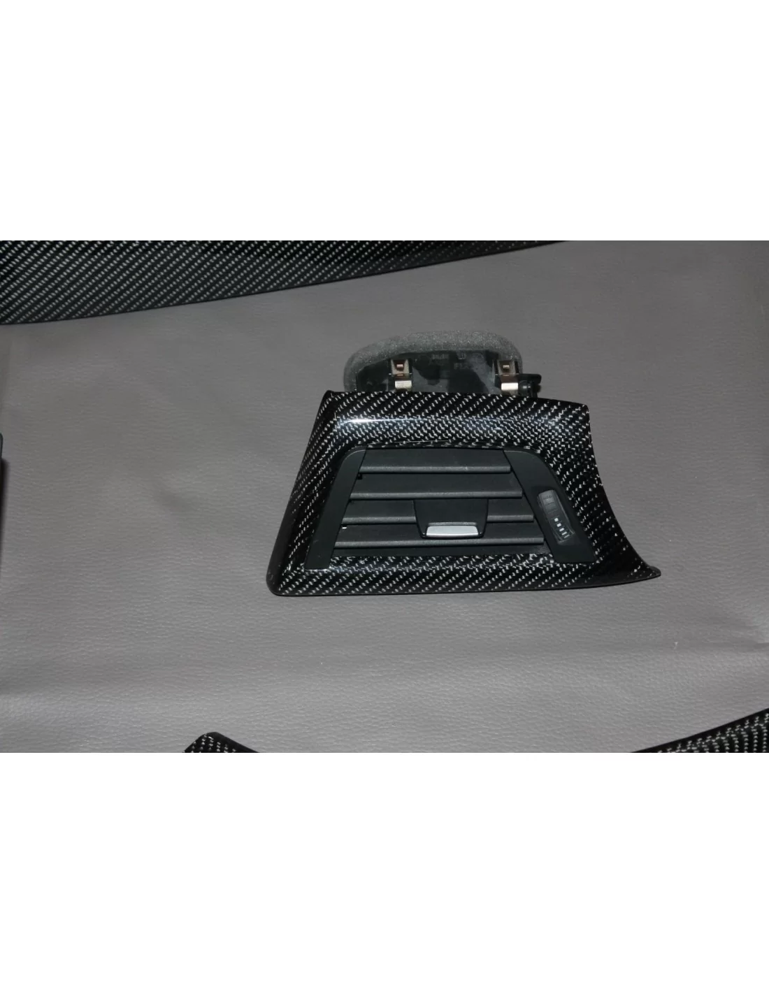 - BMW - BMW F30 Revestimientos interiores de carbono - 9 - Transforma el interior de tu BMW F30 con elegantes embellecedores de - BMW - BMW F30 Revestimientos interiores de carbono - 9 - Transforma el interior de tu BMW F30 con elegantes embellecedores de
