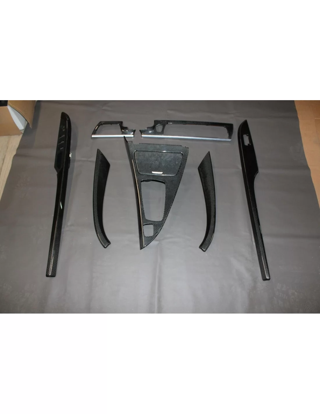 - BMW - 宝马 6 系内饰碳纤维饰条 - 1 - 为您的 BMW 6 系升级优质碳纤维内饰,打造精致现代的外观。✨❇️  - BMW - 宝马 6 系内饰碳纤维饰条 - 1 - 为您的 BMW 6 系升级优质碳纤维内饰,打造精致现代的外观。✨❇️