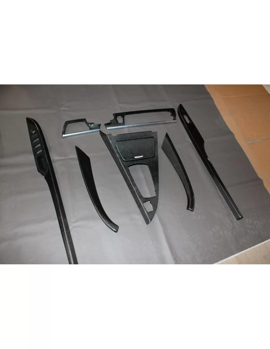  - BMW - Acabamentos interiores em carbono do BMW Série 6 - 2 - Actualize o seu BMW Série 6 com acabamentos interiores premium e