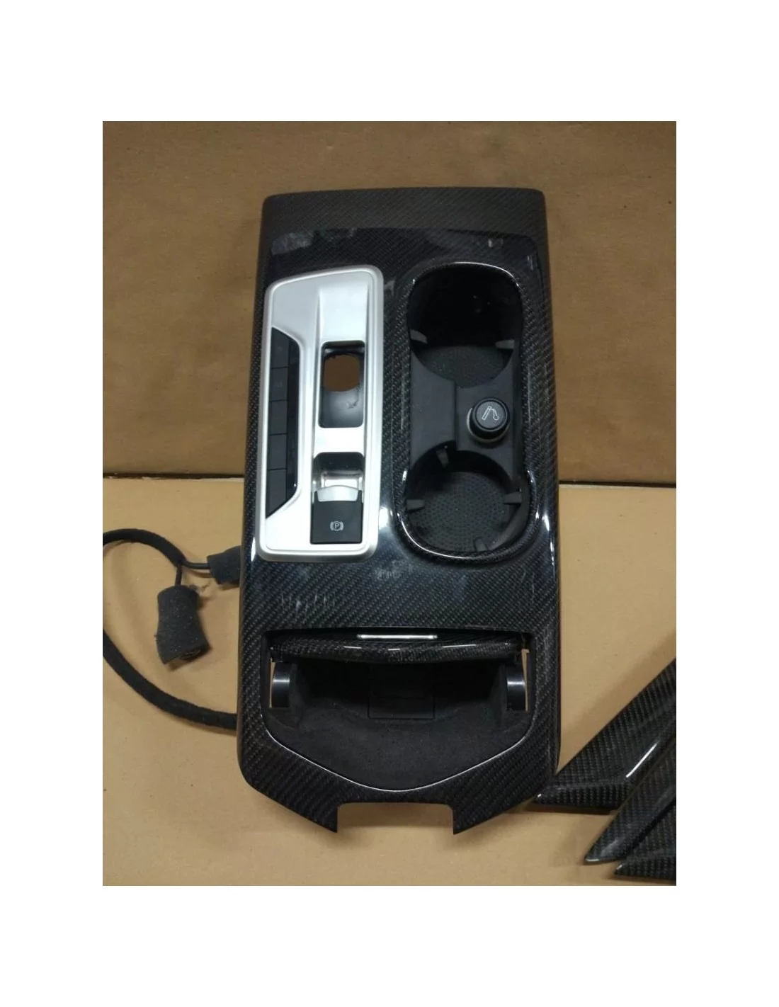 - Maserati - Maserati Ghibli interiördelar i kolfiber - 4 - Uppgradera interiören i din Maserati Ghibli med premiumdelar i kolf - Maserati - Maserati Ghibli interiördelar i kolfiber - 4 - Uppgradera interiören i din Maserati Ghibli med premiumdelar i kolf