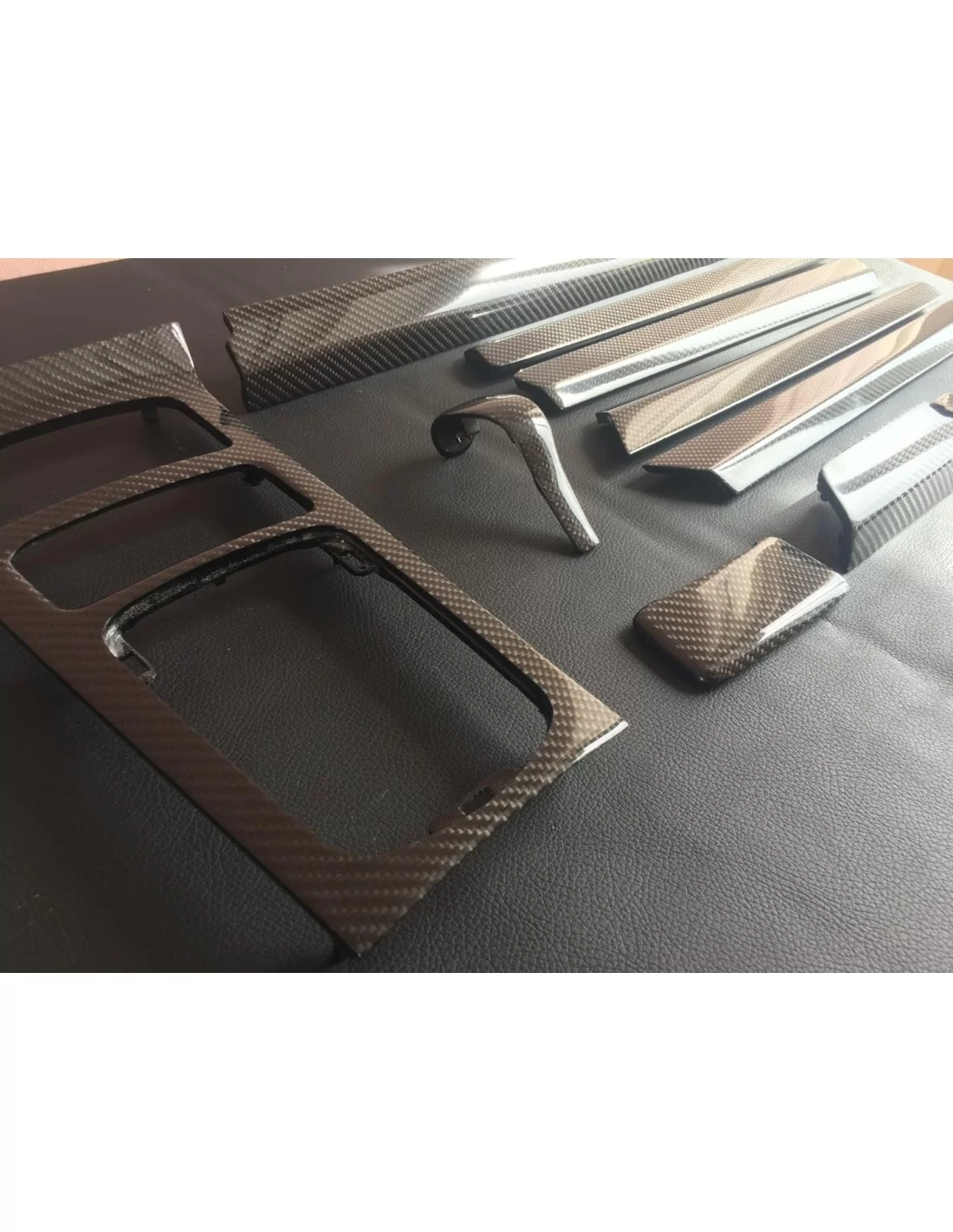 - Porsche - Porsche Cayenne Carbon Interieurdelen - 5 - Koop Porsche Cayenne carbon interieuronderdelen bij Tuneverse! Upgrade - Porsche - Porsche Cayenne Carbon Interieurdelen - 5 - Koop Porsche Cayenne carbon interieuronderdelen bij Tuneverse! Upgrade