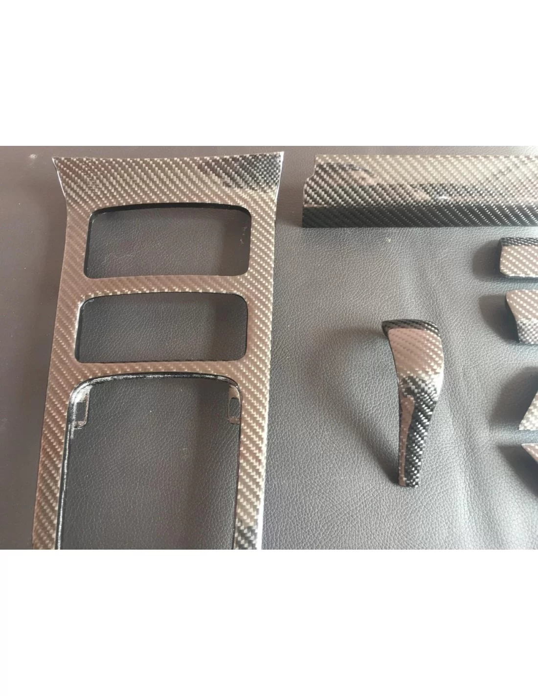 - Porsche - Porsche Cayenne Carbon Interieurdelen - 8 - Koop Porsche Cayenne carbon interieuronderdelen bij Tuneverse! Upgrade - Porsche - Porsche Cayenne Carbon Interieurdelen - 8 - Koop Porsche Cayenne carbon interieuronderdelen bij Tuneverse! Upgrade