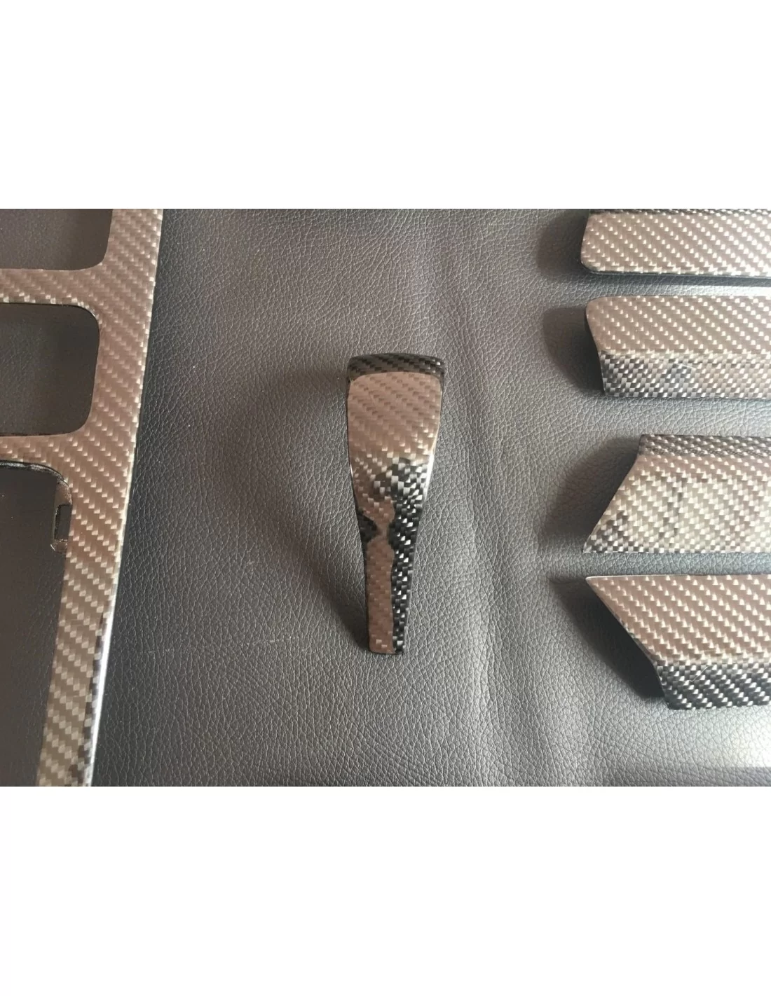 - Porsche - Porsche Cayenne Carbon Interieurdelen - 9 - Koop Porsche Cayenne carbon interieuronderdelen bij Tuneverse! Upgrade - Porsche - Porsche Cayenne Carbon Interieurdelen - 9 - Koop Porsche Cayenne carbon interieuronderdelen bij Tuneverse! Upgrade