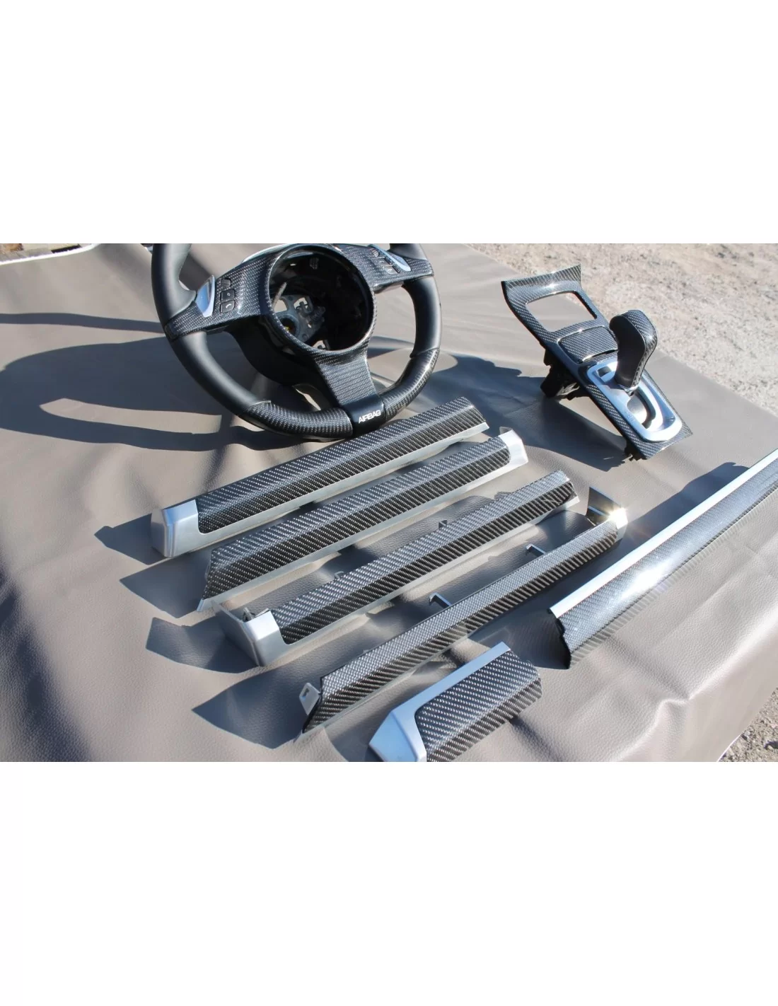  - Porsche - Porsche Cayenne Carbon interiör Carbon delar - 28 - Köp Porsche Cayenne Carbon Interior Parts på Tuneverse! Uppgrad
