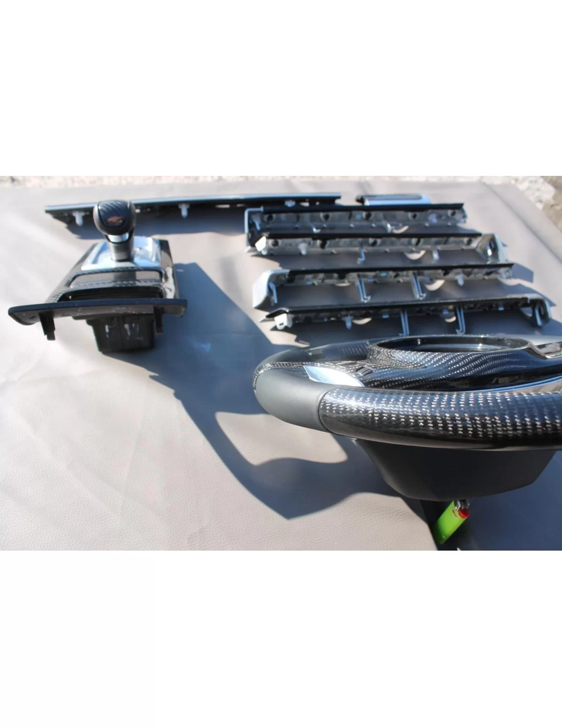  - Porsche - Porsche Cayenne Carbon interiör Carbon delar - 32 - Köp Porsche Cayenne Carbon Interior Parts på Tuneverse! Uppgrad