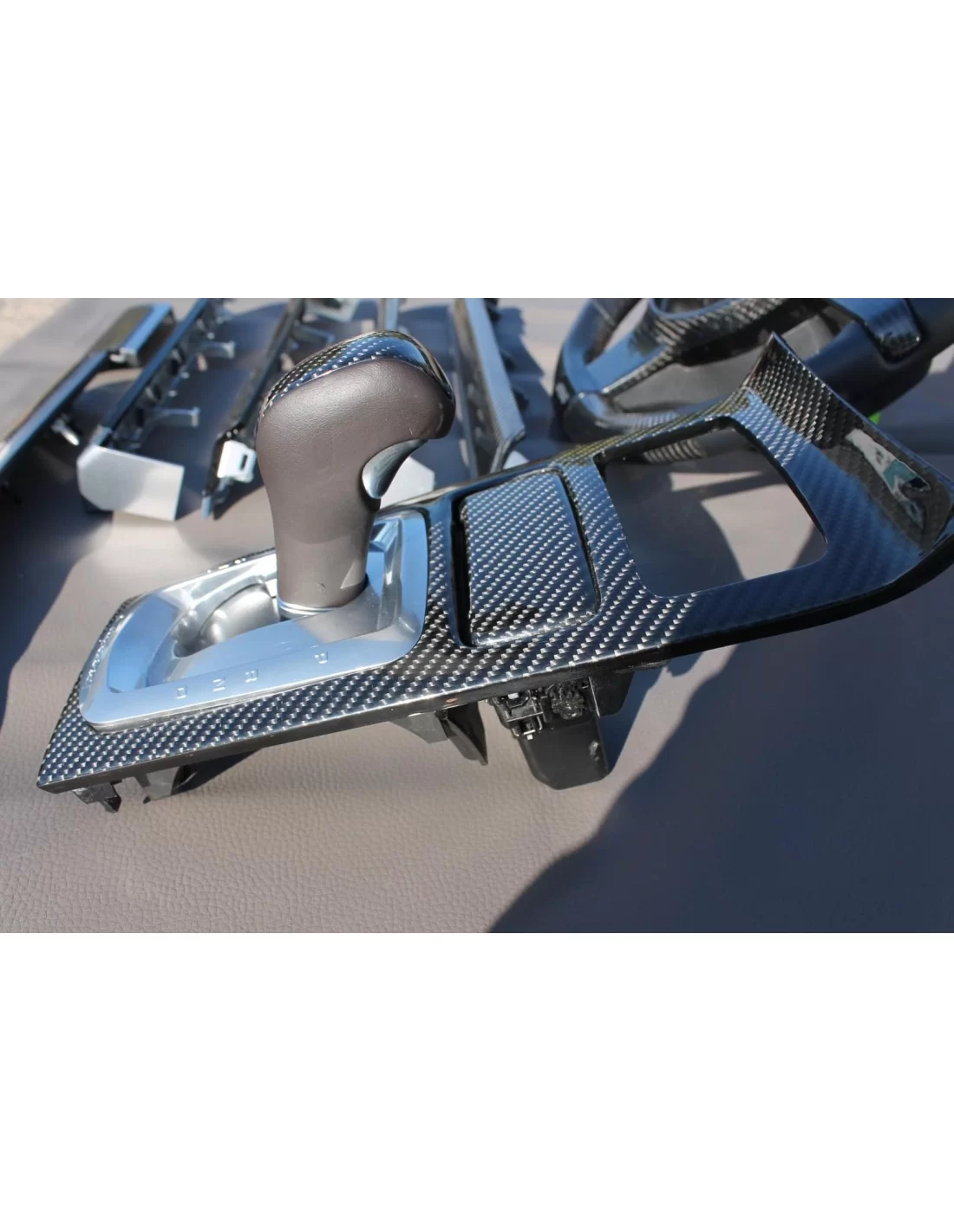 - Porsche - Porsche Cayenne Carbon Interieurdelen - 34 - Koop Porsche Cayenne carbon interieuronderdelen bij Tuneverse! Upgrade - Porsche - Porsche Cayenne Carbon Interieurdelen - 34 - Koop Porsche Cayenne carbon interieuronderdelen bij Tuneverse! Upgrade