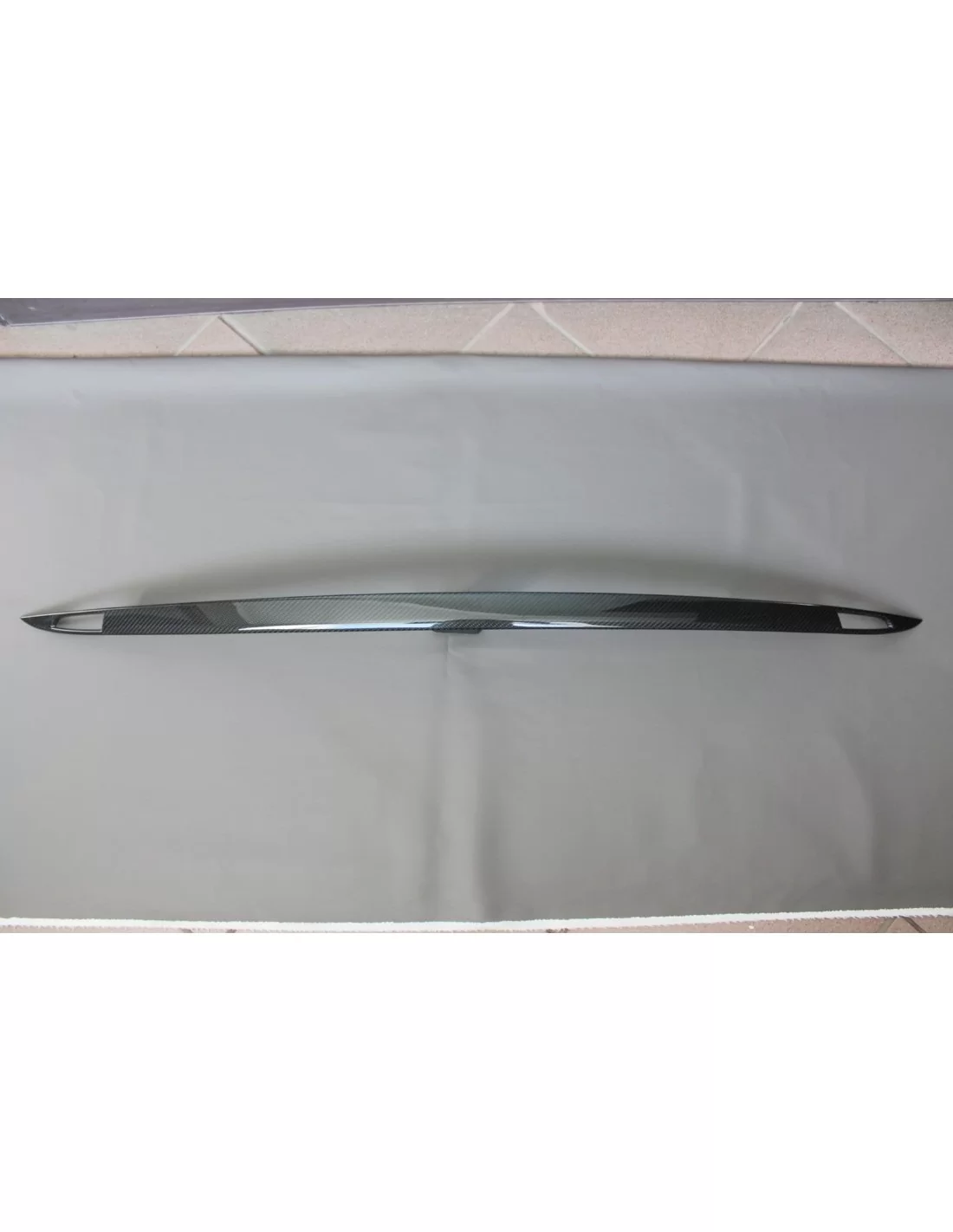  - Tesla - Guarnição da bagageira em carbono Tesla Modes S - 2 - Melhore o seu Tesla Model S com esta guarnição de carbono premi