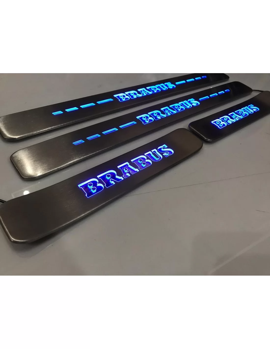 - Mercedes Benz - Seuils de porte Brabus en acier inoxydable avec éclairage LED pour Mercedes-Benz G W463A W464 - 2 - Améliorez  - Mercedes Benz - Seuils de porte Brabus en acier inoxydable avec éclairage LED pour Mercedes-Benz G W463A W464 - 2 - Améliorez