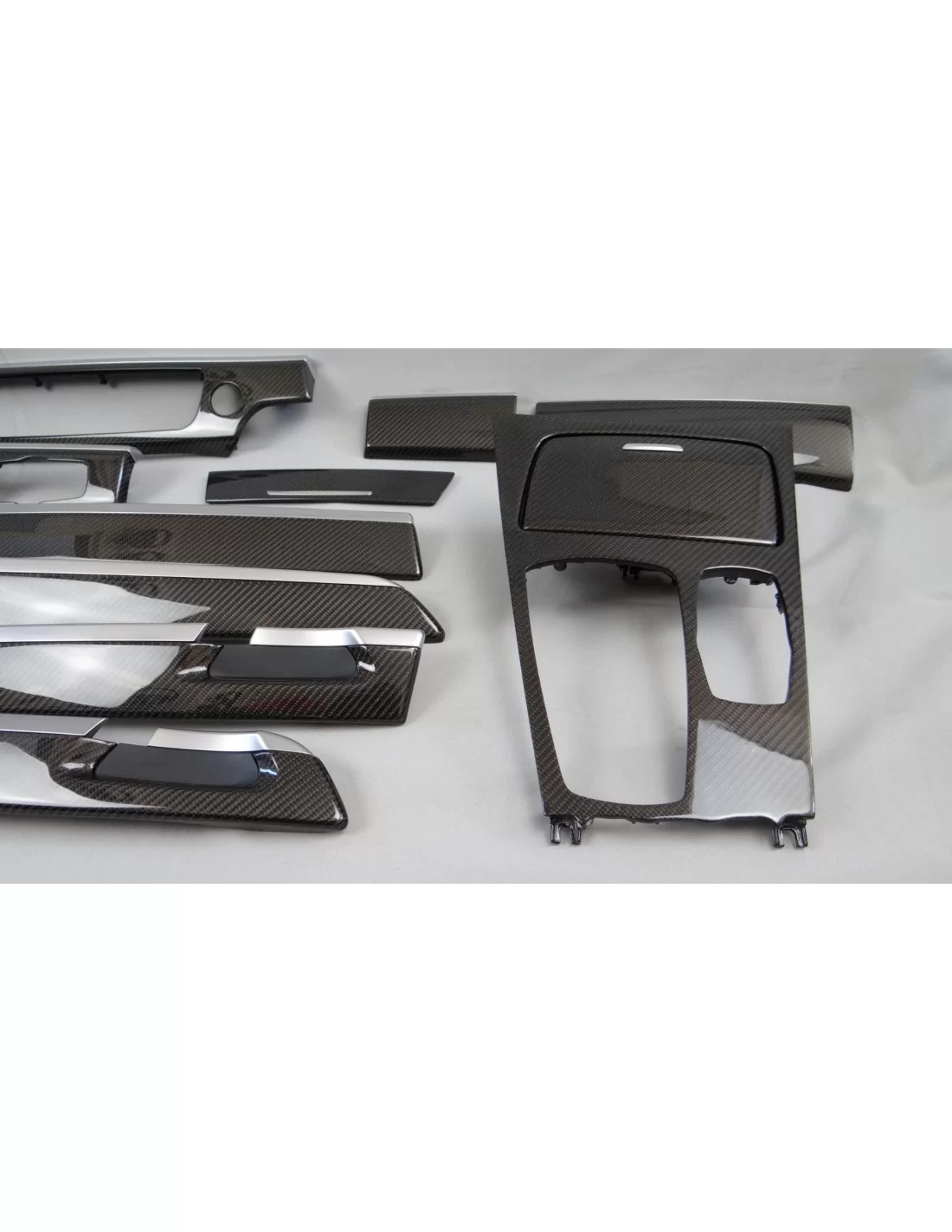 - BMW - BMW Serie 7: finiture interne in carbonio - 1 - Trasformate la vostra BMW Serie 7 con eleganti finiture interne in carb - BMW - BMW Serie 7: finiture interne in carbonio - 1 - Trasformate la vostra BMW Serie 7 con eleganti finiture interne in carb