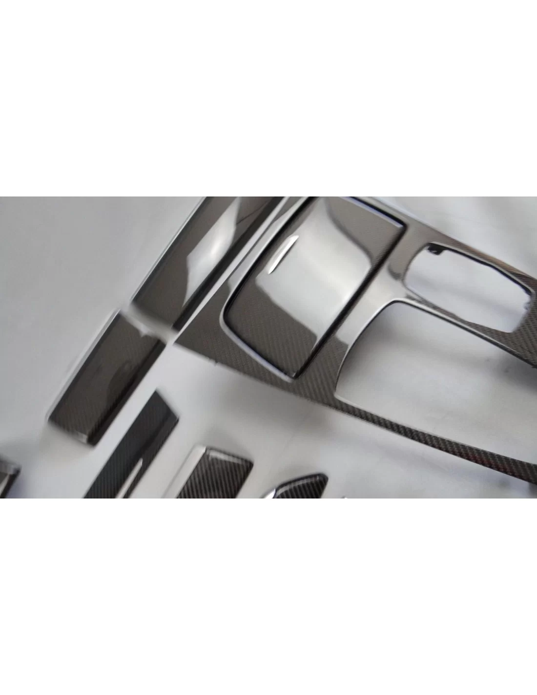 - BMW - Acabamentos interiores em carbono do BMW Série 7 - 7 - Transforme o seu BMW Série 7 com elegantes acabamentos interiore - BMW - Acabamentos interiores em carbono do BMW Série 7 - 7 - Transforme o seu BMW Série 7 com elegantes acabamentos interiore