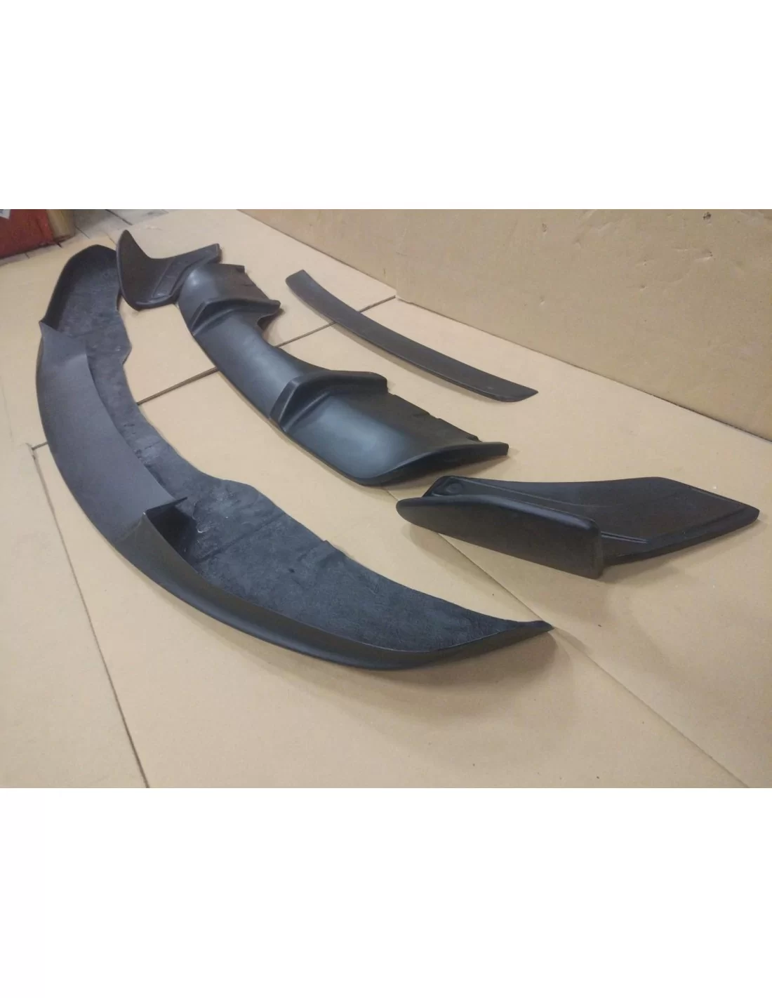 - BMW - BMW X5 F15 Kit de carrosserie en fibre de verre - 18 - Transformez votre BMW X5 F15 avec ce kit de carrosserie en fibre - BMW - BMW X5 F15 Kit de carrosserie en fibre de verre - 18 - Transformez votre BMW X5 F15 avec ce kit de carrosserie en fibre