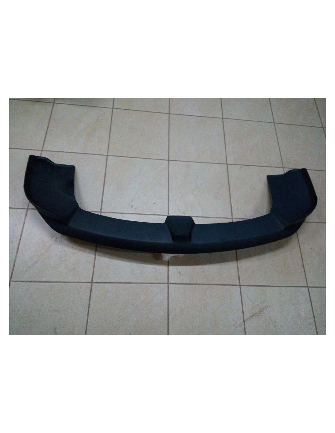  - Land Rover - Range Rover Vogue Rear Roof Spoiler - 2 - Enhance your Range Rover Vogue with a sleek rear roof spoiler, adding 