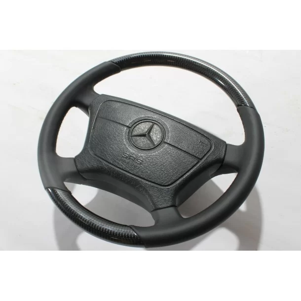  - Volant - Volant en fibre de carbone pour Mercedes-Benz W124 Classe E - 2 - Transformez votre Mercedes-Benz W124 Classe E avec
