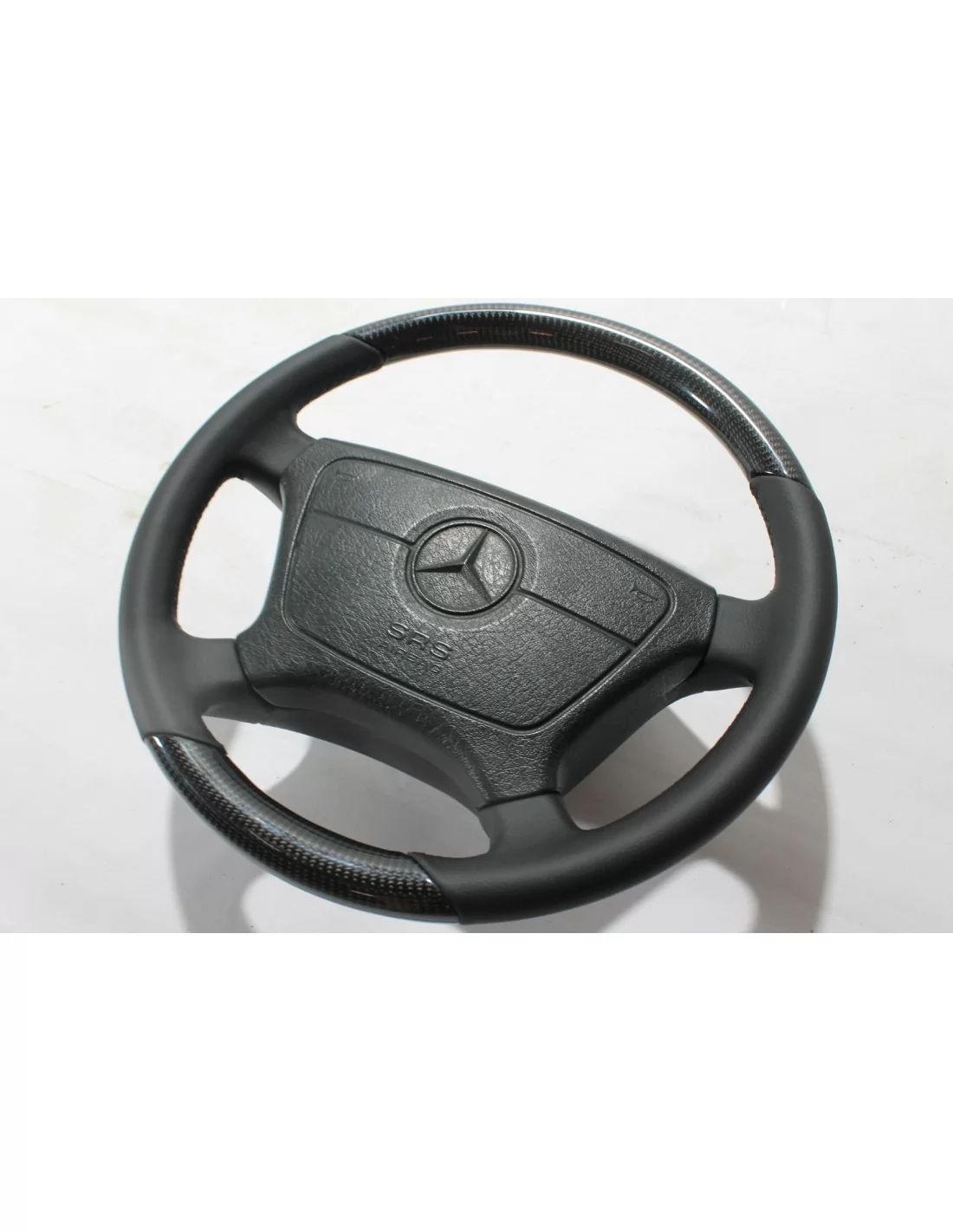 - Volant - Volant en fibre de carbone pour Mercedes-Benz W124 Classe E - 2 - Transformez votre Mercedes-Benz W124 Classe E avec - Volant - Volant en fibre de carbone pour Mercedes-Benz W124 Classe E - 2 - Transformez votre Mercedes-Benz W124 Classe E avec